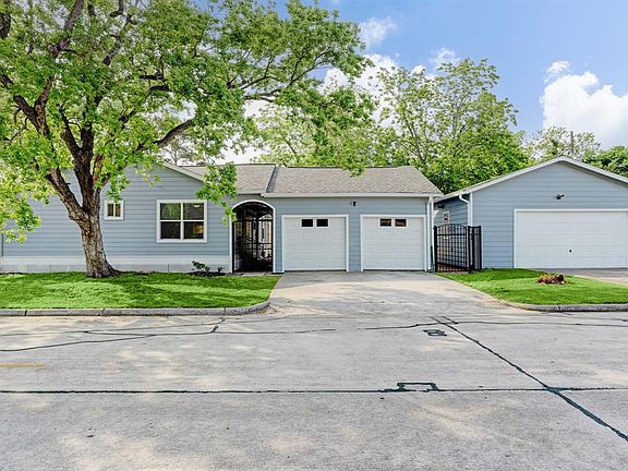 AWESOME 4 CAR GARAGE WITH THE 2ND GARAGE OFFERING AIR CONDITIONING AND A FULL BATH.