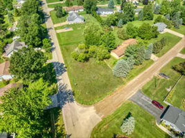 116 Carlysle Dr, Brooklyn, MI 49230