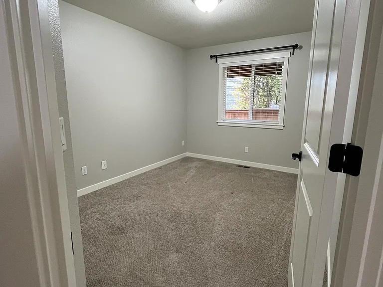 607 W 1st St #2 — Photo 18