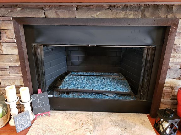 4th image of 588 Conroy Ave