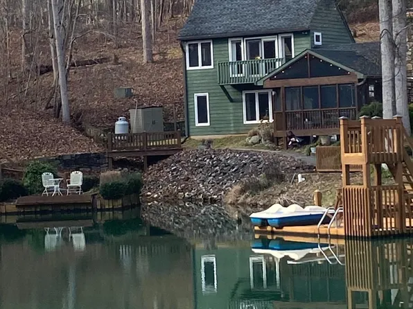 1453 Miles Country Ln, Evington, VA 24550