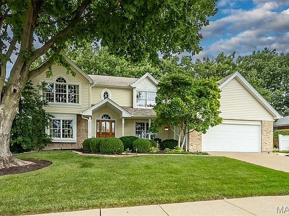 3rd image of 1551 Country Bend Dr