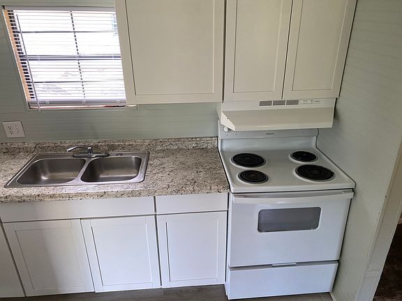 4th image of 24 Johnson St