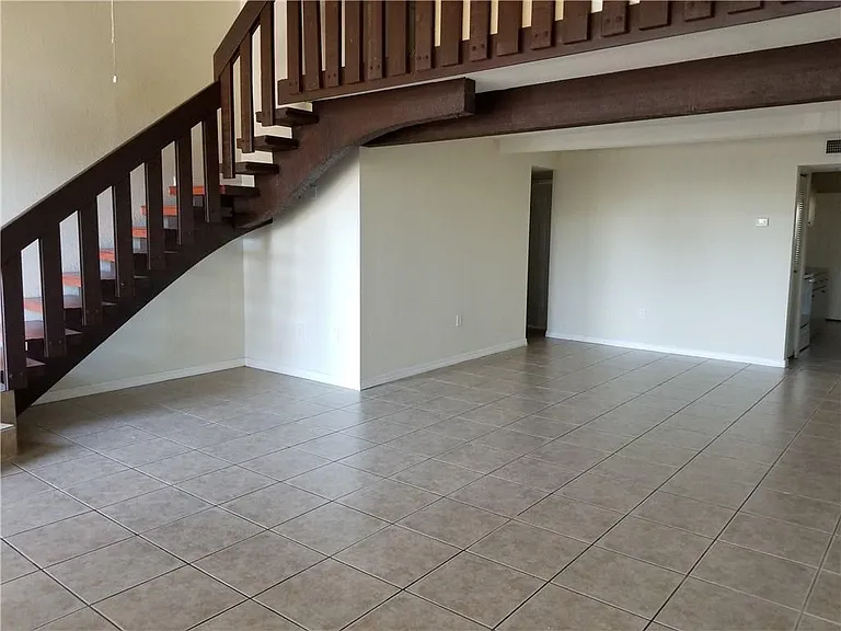 2421 N 40th Ave #109 — Photo 3
