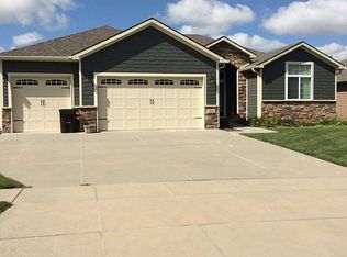 6851 Laurent Cir, Lincoln, NE 68526