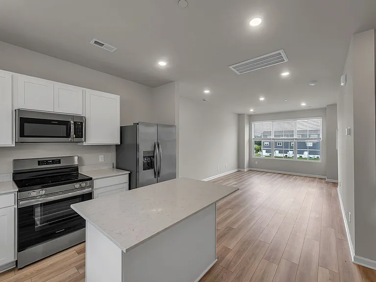 701 Taylor Dr — Photo 3