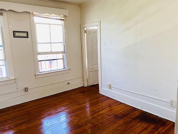 2nd image of 118 Lancaster St #2
