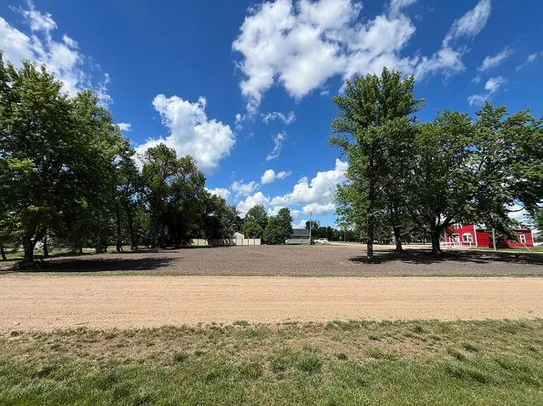 301 Park Ave, Christine, ND 58015