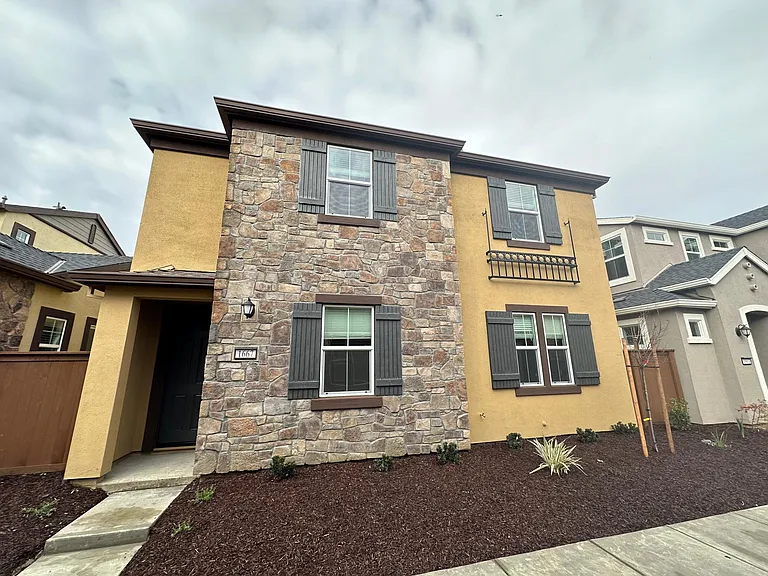1667 Pena Ln — Photo 2