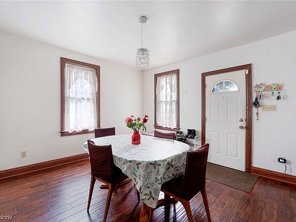 5th image of 758 Summit St