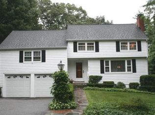 7 Newhall Rd, Lynnfield, MA 01940