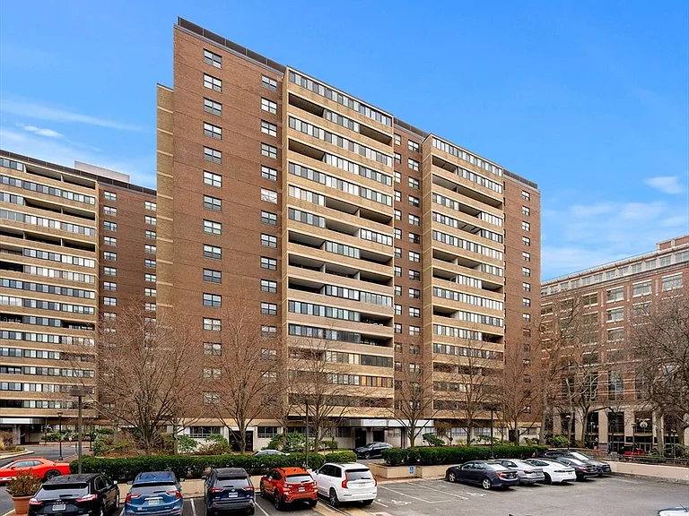2 Hawthorne Pl #17M — Photo 32