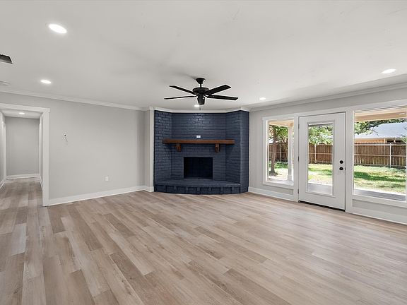 2nd image of 1003 Woodcastle Dr