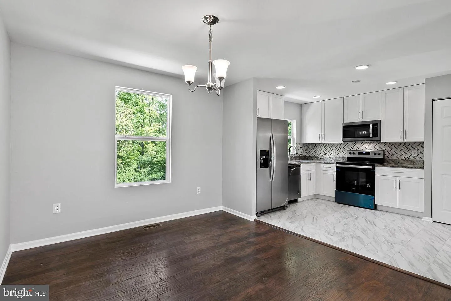 5 bed, 3.0 bath, 1162 sqft, $3,600 — Photo 2