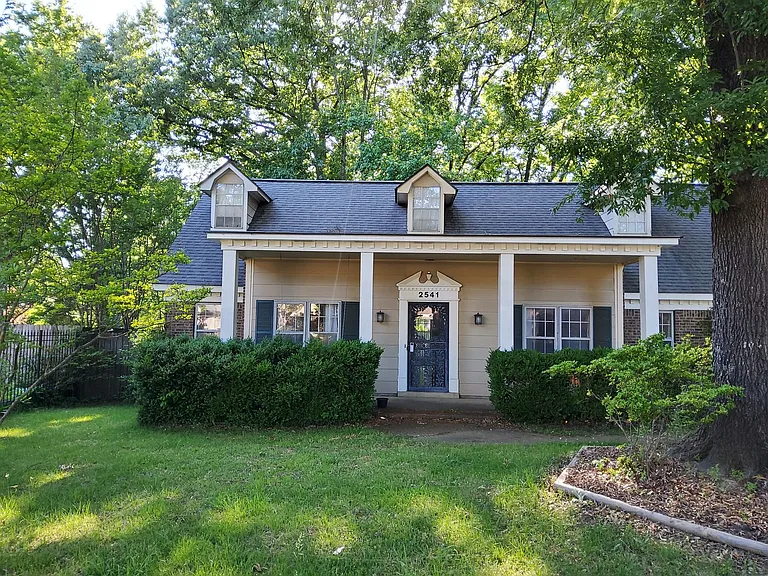 2541 Surrey Wood Dr — Photo 1