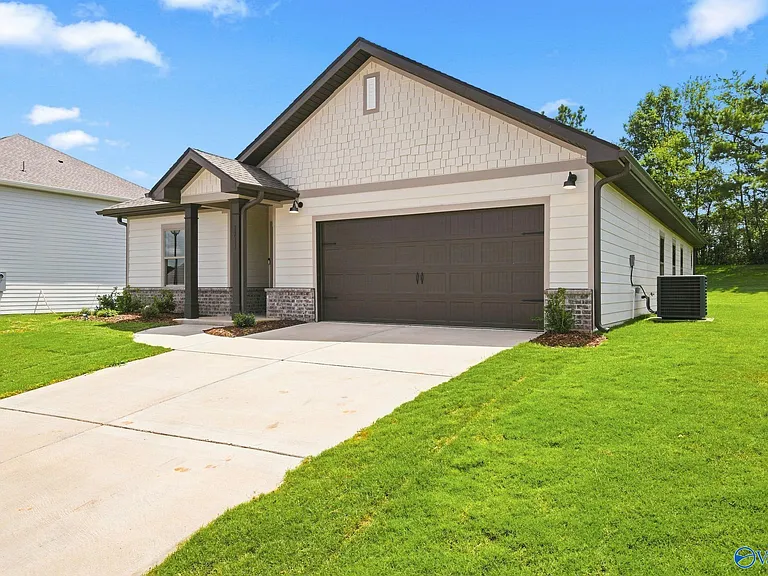 7211 Holly Creek Dr — Photo 3