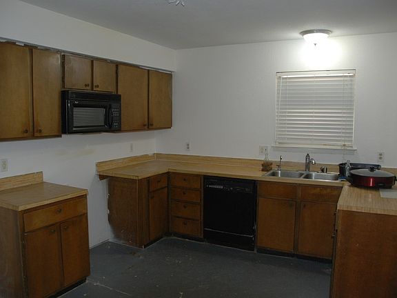 3rd image of 4408 Mercedes Dr