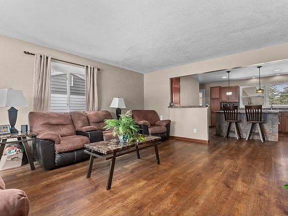 5th image of 820 W 17th Ave