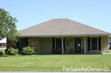 41118 Demi Mille Drive
						:
						Quiet dead-end street, excellent neighbors, Ascension Parish schools