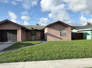 8205 SW 12th St, North Lauderdale, FL 33068