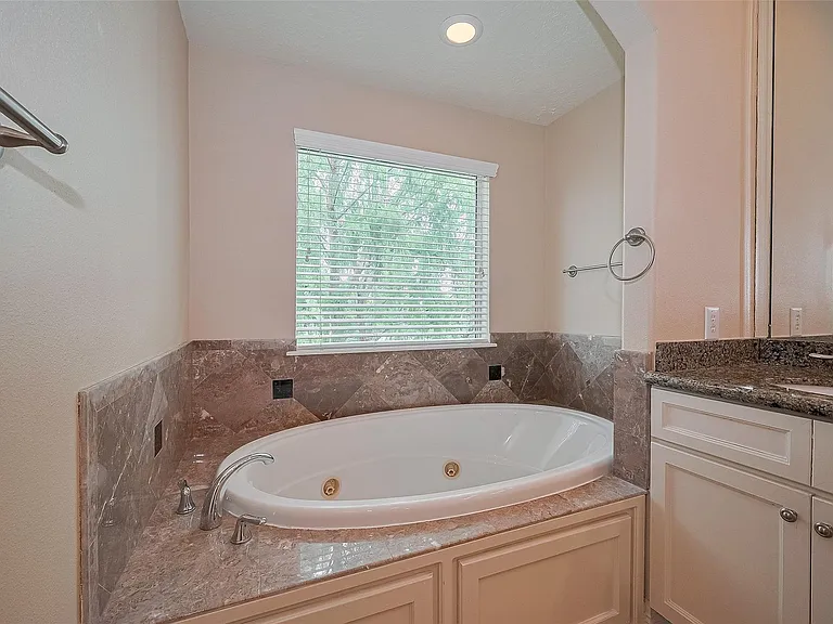 1419 Thompson St — Photo 42