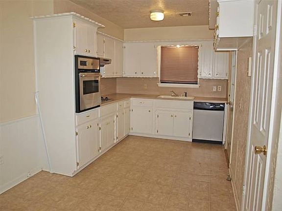 5th image of 426 NW 72nd St