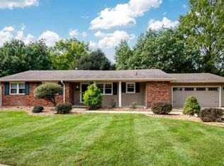1808 Oakwood Dr, Pekin, IL 61554