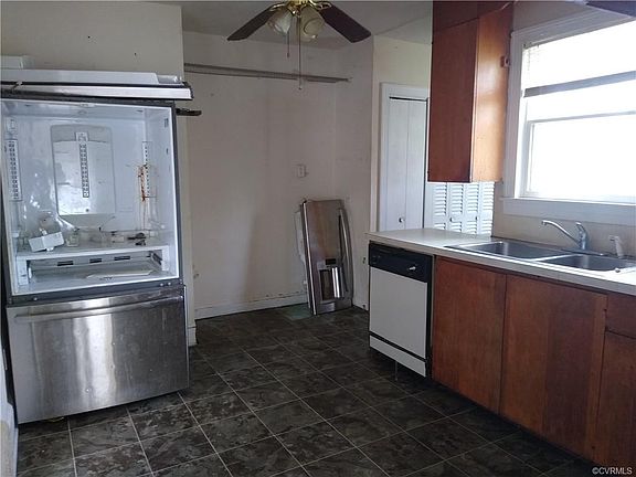 4th image of 2212 Pickett St