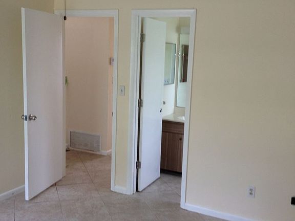 4th image of 1 Parkwood Villas Ct