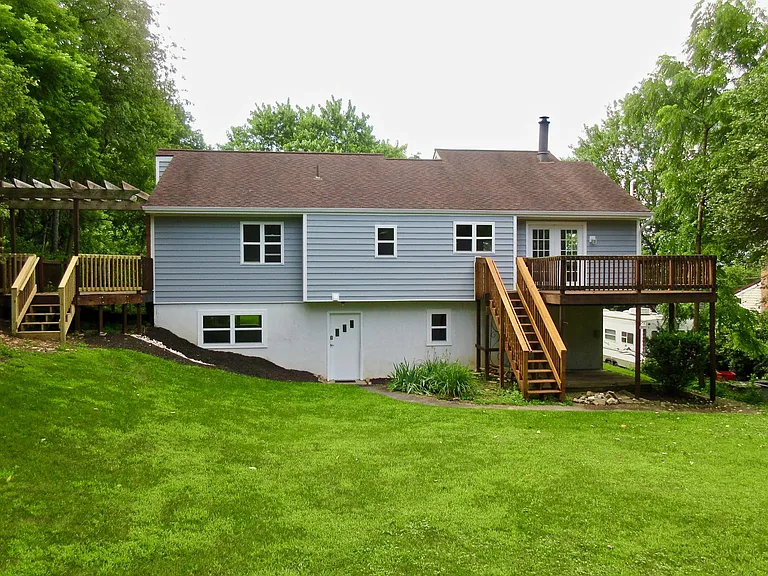 1609 Hawthorn Dr #2 — Photo 11
