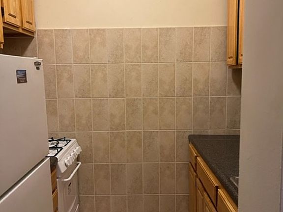 5th image of 4295 Webster Ave APT L7