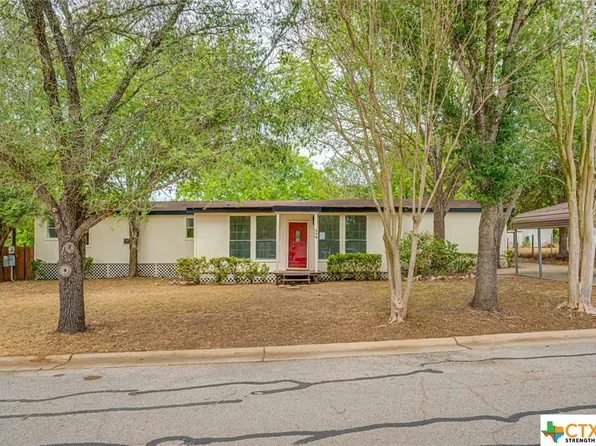 304 S 12th St, Stockdale, TX 78160