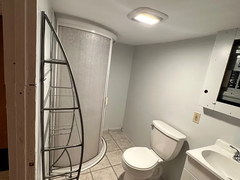 324 Admiral St #LL — Photo 3