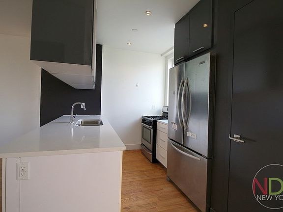 4th image of 385 Franklin Ave #102