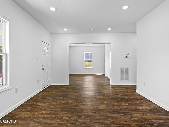 5th image of 415 W 1st Ave