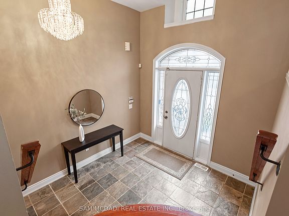 4th image of 15 Eaglesprings Cres