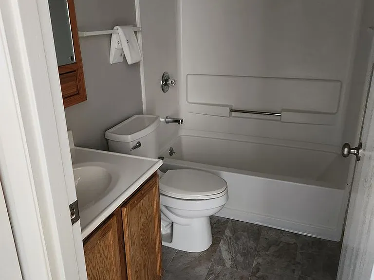 Pleasant Court Apartments — Photo 9