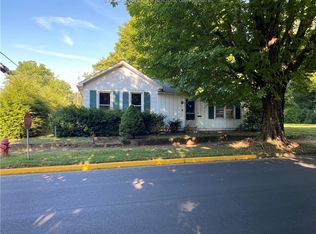 21 Gallatin St, Ravenswood, WV 26164