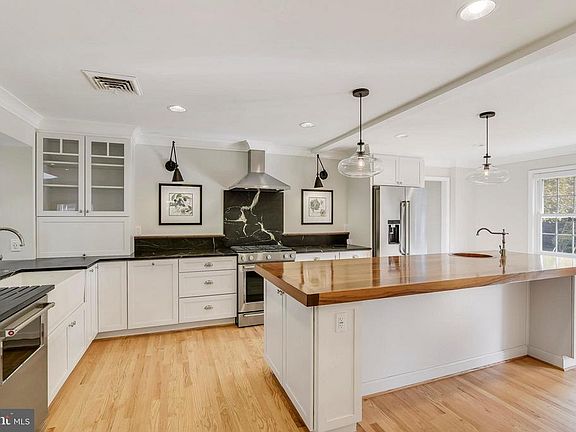 5th image of 12022 Wayland St