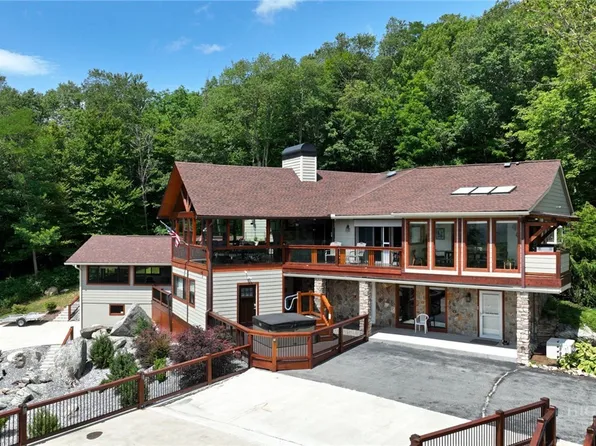 45 Dunvegan Road, Banner Elk, NC 28604
