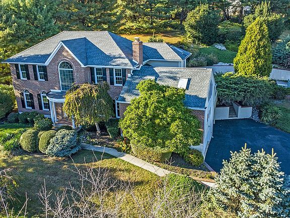 2nd image of 132 Dewberry Dr
