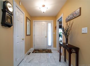 678 N Elm St, Wallingford, CT 06492
