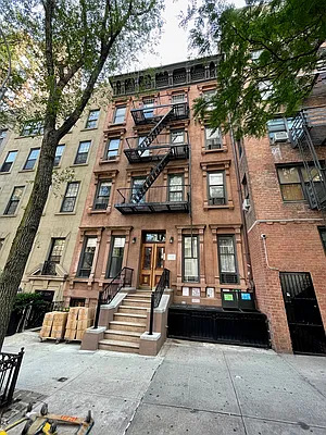 Rented by Compass | media 25