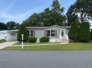 1661 Old Country Road #417, Riverhead, NY 11901