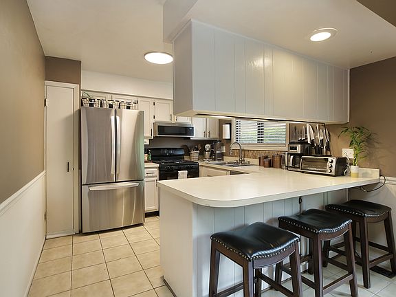 4th image of 1750 Henley St APT 23