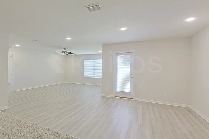 409 Monarch Ln — Photo 7