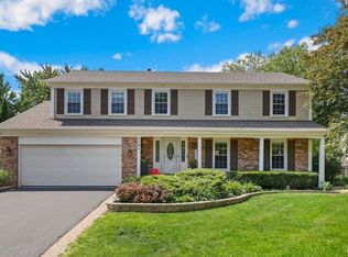 1181 W Tamarack Dr, Hoffman Estates, IL 60010