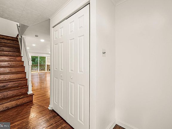 2nd image of 2112 Valley View Dr