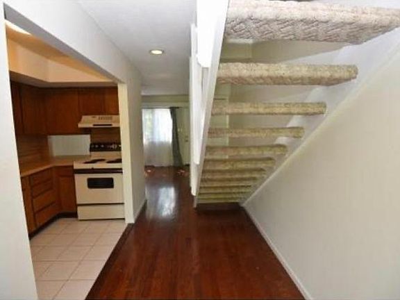 4th image of 115 Beechnut St APT G8