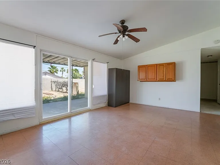 2102 E Russell Rd — Photo 12